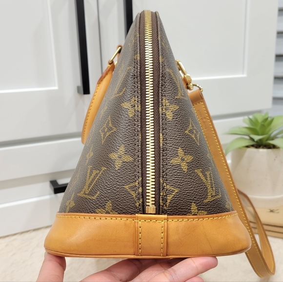 BEAUTIFUL ❤ Authentic Louis Vuitton Alma PM Monogram Satchel - Picture 10 of 16